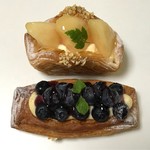トラン・ブルー - 桃のデニッシュ　と　清見ブルーベリーのデニッシュ