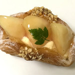 トラン・ブルー - 桃のデニッシュ　税込400円