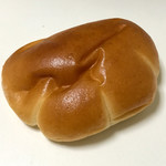 トラン・ブルー - クリームパン　税込200円