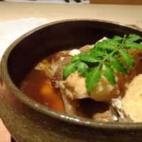 しらに田 - ◆鯛のあら炊き・・通常のあら炊きほど濃厚な味わいではなく、薄めのお味付。 ご飯がこの時点で出されていませんので、単品で頂くには食べやすいかと。