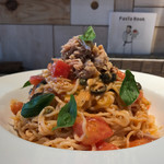 ナナイロパスタ - ツナとトマトの冷製パスタ　850円 ＋ 大盛 250円。