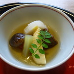 京料理 かじ - たけのこ・ふき・金時人参・椎茸・里芋・ごま麩のオランダ煮の炊き合わせ