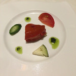 マッシュルーム - アミューズ:海老のタルタルを詰めた赤ピーマンのコンフィ