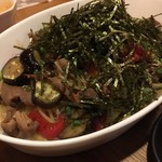 炭火伊酒屋 フォルトゥーナ - モツと茄子、パプリカのスパゲティ。モツはモツ臭さがまったくなく、思いの外あっさり食べられるパスタでした！