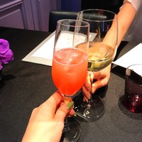 ラ ターブル ドゥ ジョエル・ロブション - ･桃とクランベリーのノンアルコールカクテル
                ･白ワイン