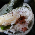 かめ吉 - 天むすの中から梅が出てきた