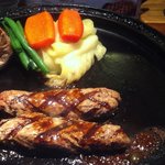 グリルK 千石本店 - ソースがけ