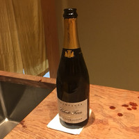 米増 - いつものように、【withシャンパンボトル】です。
                    和食に合う、キリッとしたシャンパンです。
                    （飲み終わった後のボトルです。)