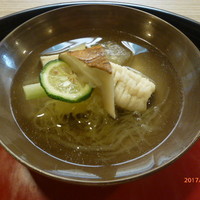 京料理 かじ - お椀（鱧と鱧の子の真丈、鱧、松茸、糸そうめん）