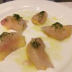 北島亭 - メイタガレイと桃のマリネ。夏らしい爽やかな一品。