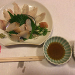 古長 - コチとアワビのお刺身♫コチはポン酢で、アワビは醤油で( ^ω^ )