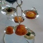 レストラン タテル ヨシノ 銀座 - 最初に登場するアミューズ