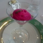 レストラン タテル ヨシノ 銀座 - 2番目に登場するアミューズ