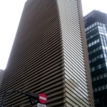 レストラン タテル ヨシノ 銀座 - ねじれたファサードのピアス銀座ビル