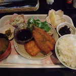 輝楽々 - 鰯フライのランチ600円