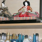 ちりとり鍋 宝喜 - 店内に飾られた雛人形。