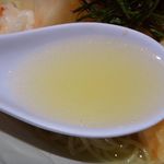 支那そばや 新横浜ラーメン博物館店 - スープ