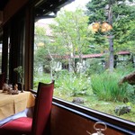 Manpei Hotel - 中庭に面したテーブル