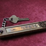 Manpei Hotel - お部屋の鍵はカルイザワ彫り