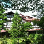 万平ホテル - お庭からみたアルプス館