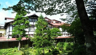 Manpei Hotel - お庭からみたアルプス館