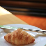 万平ホテル - 朝ごはんのときのクロワッサン　あたためてあります