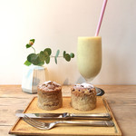 マイリトルハピネス - 桃とクランベリーマフィン 300円(税込)
      キャロットマフィン 300円(税込)
      スムージー(季節のフルーツMIX) 650円(税込)