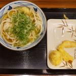 丸亀製麺 - 冷かけ（大）＋半熟玉子天＋イカ天　６２０円