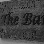 Manpei Hotel Bar - 軽井沢彫りの看板