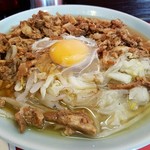 つけそば 丸長 - 生卵が徐々に固まる