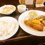 みすたーらいおん - アジのカツとポーク生姜焼き　ライス　スープ　サラダ