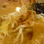 らーめん　円満 - 魚粉？