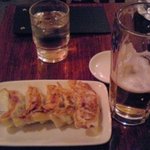 Chuukaryourishiawasekan - 餃子とビール