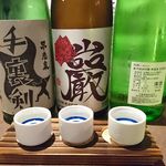 串打ちジビエと鰻串 新宿寅箱 - 日本酒呑み比べ