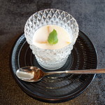 ホテルリッジ - フルーツとカルピスのゼリー