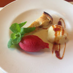 タヴェルナ カッパ - デザート盛り合わせ バナナのケーキ、木苺のジェラート、もっちりプリン