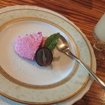 アレコ・レーノ - ブラックベリーのムース・グループフルーツジュース。