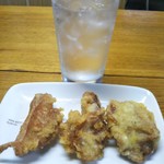 喰うかい - かしわ天と焼酎水割り(2017年8月15日撮影)