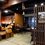 Kafe Gyarari Yui - 店内（ええ雰囲気ですね～）