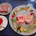 ベジデコサラダカフェ - 米パン・ベジドロップティー・フレッシュピンクとハートフルバイオレットのベジデコサラダ