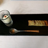 ラ・ブランシュ - 定番アミューズ　玉葱のタルトと玉葱のアイス