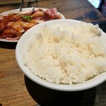 ホルモン焼肉 縁 - 並盛なのに大盛ご飯