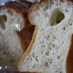 ベッカライ ビオブロート - 穴が開いていました。