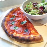 WP PIZZA BY WOLFGANG PUCK - ランチのピッツァセット・本日のシェフのおすすめピッツァ『ペパロニ』のhalf（税込900円）