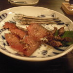 築地 ねこ屋 - 炙り３点（秋刀魚の稚魚、蛍烏賊、鮭とば）