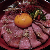 焼肉 しゃぶしゃぶ 石田屋。 北野坂店 - 神戸牛ローストビーフ丼 1,380円