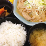 河辺ドライブイン - ホルモン定食