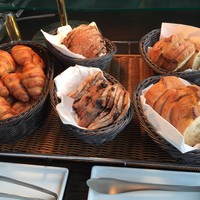 R restaurant & bar - 
