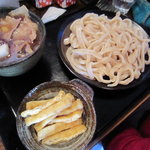 豚や - 豚肉汁うどん黒　900円　プラス　きざみ100円