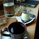 フジヤマプリン - ホットコーヒーとプリン